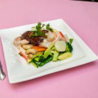 S8. Seafood Delight Chef Special  · Shrimp, scallop, lobster, crab meat, vegetables with white sauce.