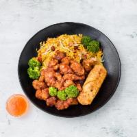 C6. General Tso's Chicken Combo Plate · Served with roast pork fried rice and egg roll. Hot and spicy.