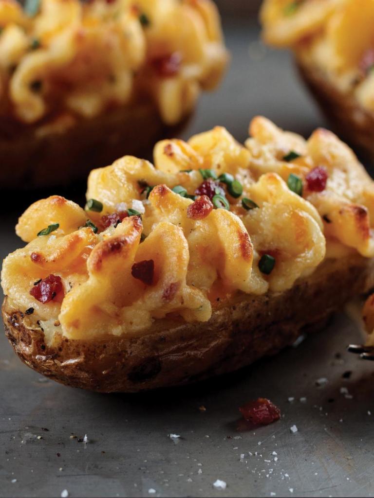 8 (5.5 oz) Stuffed Baked Potatoes · A perfect side dish to any meal! Each baked potato shell is delicately filled with whipped potatoes, real sour cream, perfectly aged cheddar cheese, bacon bits and chives. Just heat and serve.
