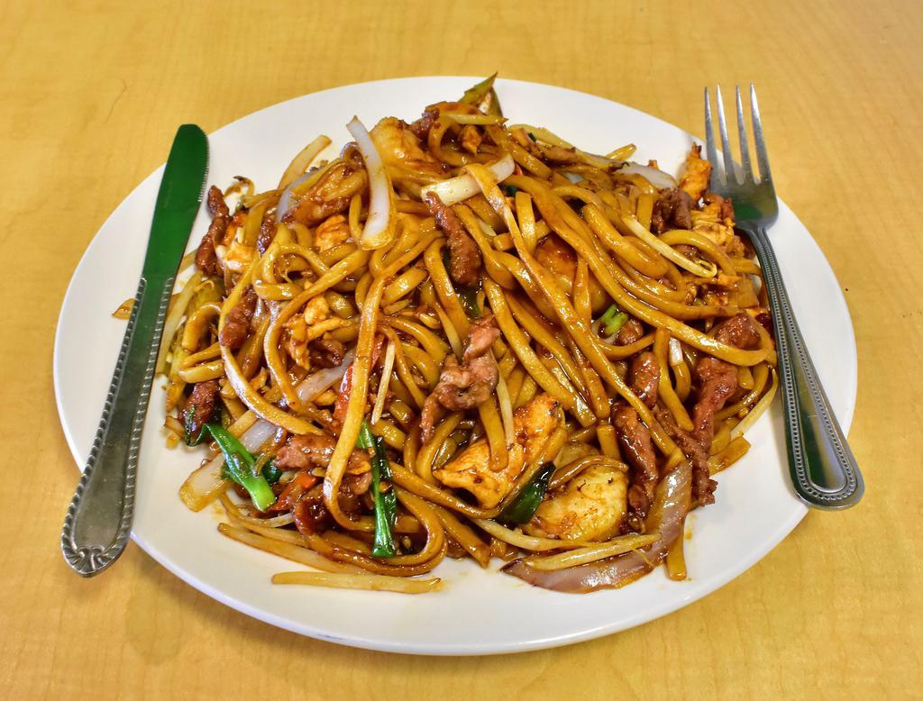 93. Peking Lo Mein · Combination noodle.