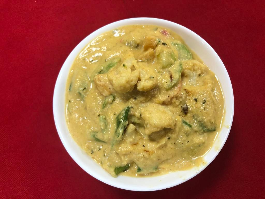 Navrattan Korma  · Mixed vegetables in a creamy sauce.