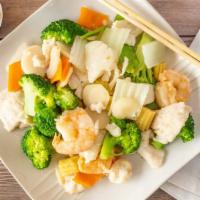 110. Steamed Chicken, Shrimp and Scallop with Mixed Vegetables Diet · 