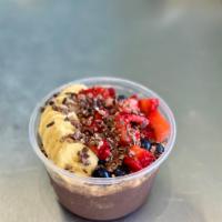 Powerhouse Bowl · Açaí, chocolate whey protein, blueberries, strawberries, bananas, cacao nibs and granola.