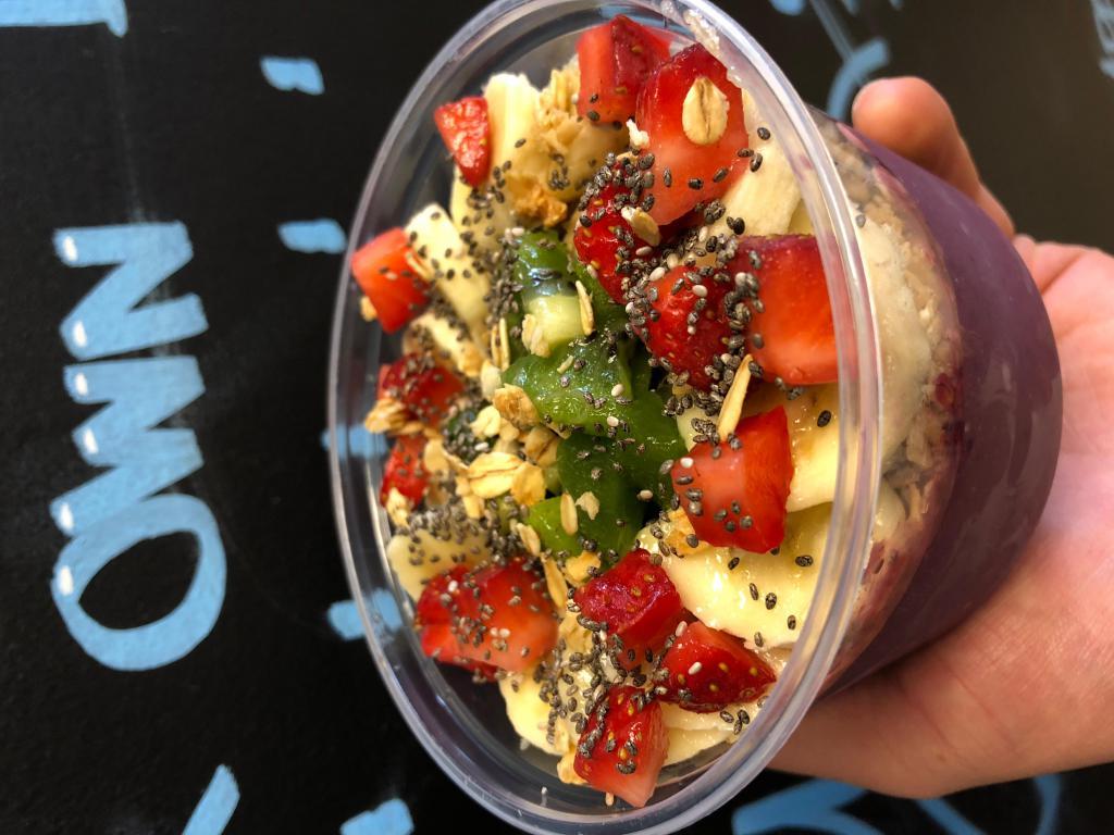 Queens Bowl · Base: dragonfruit, acai, banana, pineapple and almond milk. 
Toppings: bananas, kiwi, strawberries, granola and chia seeds.