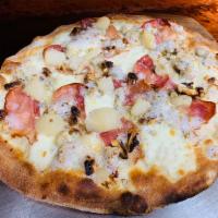SP8. Milan Pizza · White. Gorgonzola cheese, prosciutto, pear and walnuts.