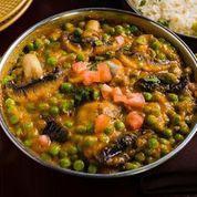 Mushroom Mutter · Mushroom and peas in an onion and tomato gravy topped with chopped tomatoes and onions
