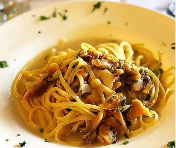Linguine · Linguine with white or red clam sauce.