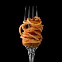 Spaghetti Pomodoro · Home made spaghetti, fresh house tomato sauce, garlic and basil
