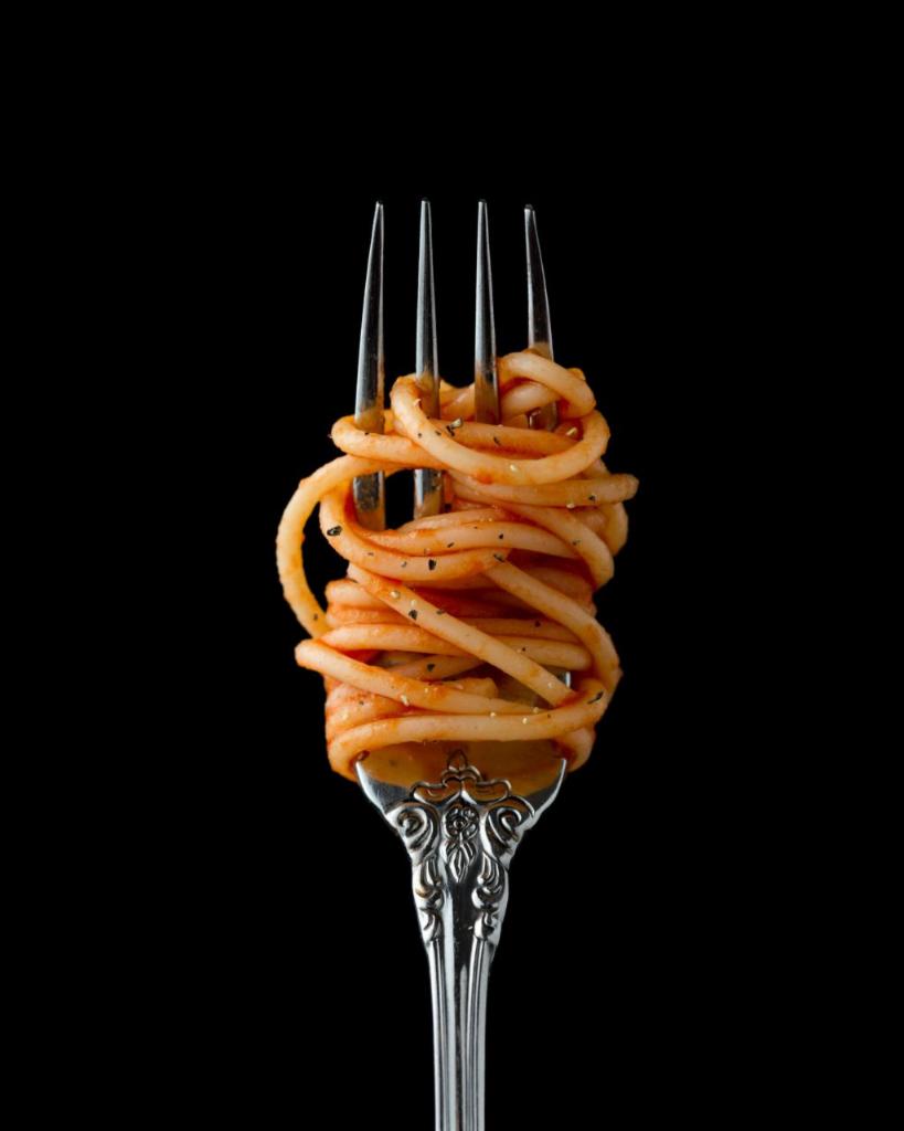 Spaghetti Pomodoro · Home made spaghetti, fresh house tomato sauce, garlic and basil