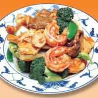 139. Happy Family · Stir fried with a light brown sauce.