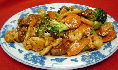 S1. Triple Delight · Shrimp, chicken and beef sauteed with Chinese vegetables, broccoli, snow peas and mushroom. Served with rice.