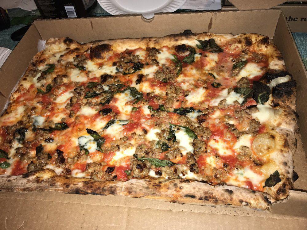 Salsiccia Pizza 17