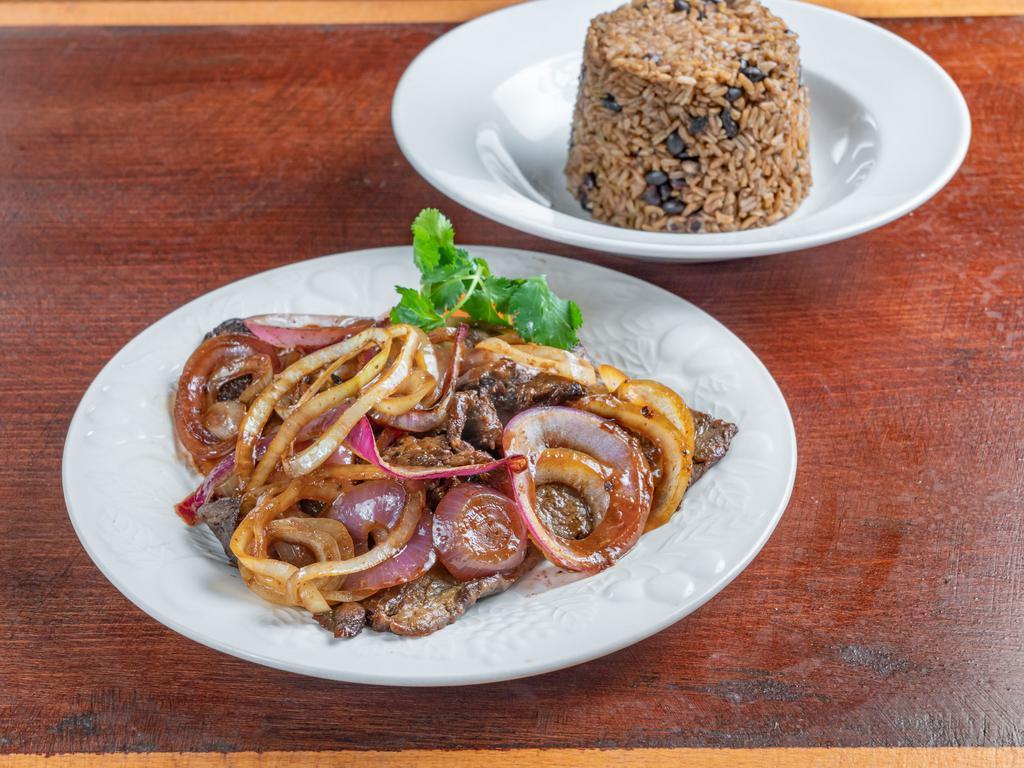Bistec Encebollado · Steak with onions.