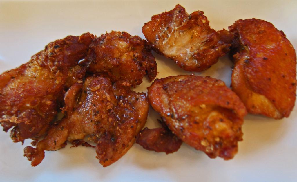 Chicharon de Pollo con Hueso  · Fried chicken chunks.