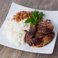 90. 1/2 Pollo · Arroz, frijoles y ensalata. 1/2 chicken, rice, beans and salad.