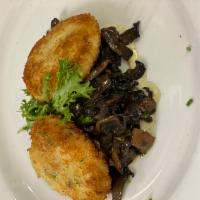 Tortino di Granchio · Crabcake, wild mix mushroom salad and honey balsamic reduction.