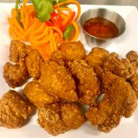 Crispy chicken pops  · Served with sweet chili sauce 
