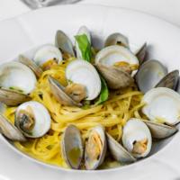 Linguini alle Vongole · Fresh white clam sauce.