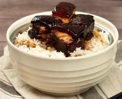 Braised Pork Belly with Soy Sauce 红烧肉 · 