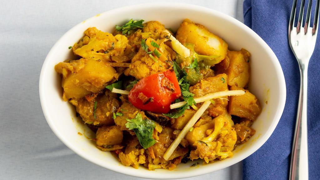 Aloo Gobi  · Cauliflower, potatoes, masala spices, ginger juliennes, fresh tomatoes