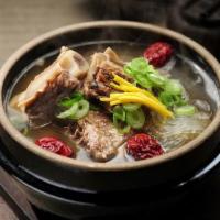 갈비탕 (Beef short rib soup) · Come with Rice & side dishes
Beef broth, 3 pieces short rib & glass noodle inside