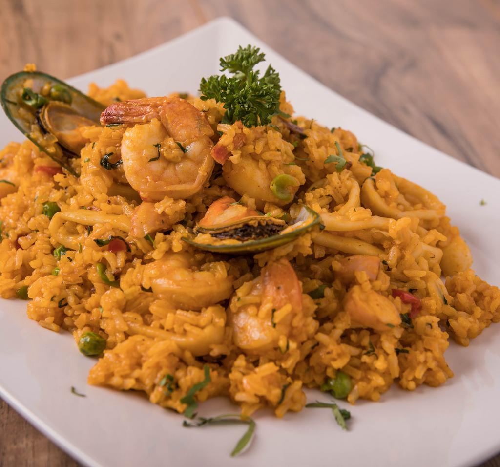 Seafood Rice · Arroz de mariscos.