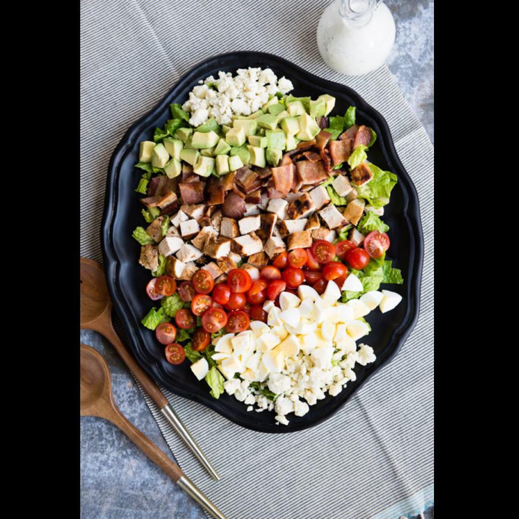 Cobb Salad · Bacon, grilled chicken breast, boiled egg, avocado, corn, romaine lettuce, tomato, red onion, olive oil and vinegar.
