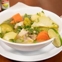 Sopa de Gallina · Chicken soup with vegetables served with tortilla.