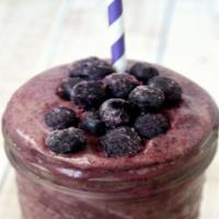 Acai Blue Power Blend · Raspberry & apple juice, Vita & Immuni, banana, acai, strawberries, blueberries.