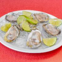 Ostiones en su Concha  · Oysters on half shell. 