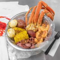 Seafarer Favourite Combo · 1 cIst snow crab leg, 1/2 lb. shrimp (no head), 1/2 lb sausage & 2 egg, 2 corn & 2 potatoes.