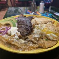 Chilaquiles con Pollo/Chilaquiles with chicken  · 