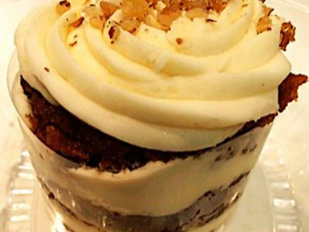 Banana Nut Cake  · Layers of classic banana walnut cake sandwiched with traditional cream cheese frosting.   (Single serve)