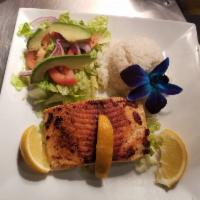 Salmon a la Parrilla · Grilled salmon, white rice and salad.
