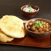  Chole Bhature · Chole bhature is a combination of two dishes: chole - a spicy chickpea curry, and bhature - ...