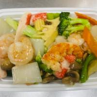 149. Seafood Combination · Jumbo shrimp, crab meat, scallops and mix vegetables . Served with rice.