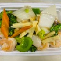 153. Shrimp and Scallops with Vegetables · Served with rice.