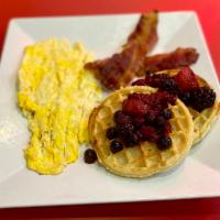 Seba Seba Waffles · Acompañados con huevos, Tocineta y papas de la casa / with eggs, bacon and home fries