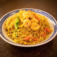 Singapore Chow Mei Fun(Fried Rice Noodle) · Bell Pepper, onion, Shrimp, egg, Curry flavor 