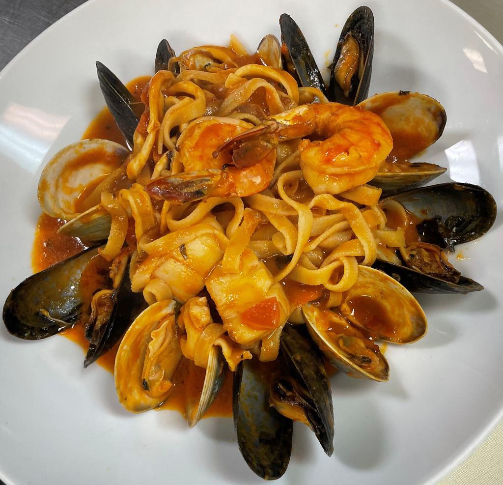 Fettuccini & Seafood Fra Diavolo Dinner · Gulf jumbo shrimp, calamari, clams, mussels and sea scallops slowly cooked in a zesty marinara sauce.