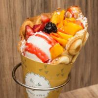 3. Red Mango  · Mango, strawberry, blackberry, strawberry syrup, whipped cream, strawberry ice cream. 