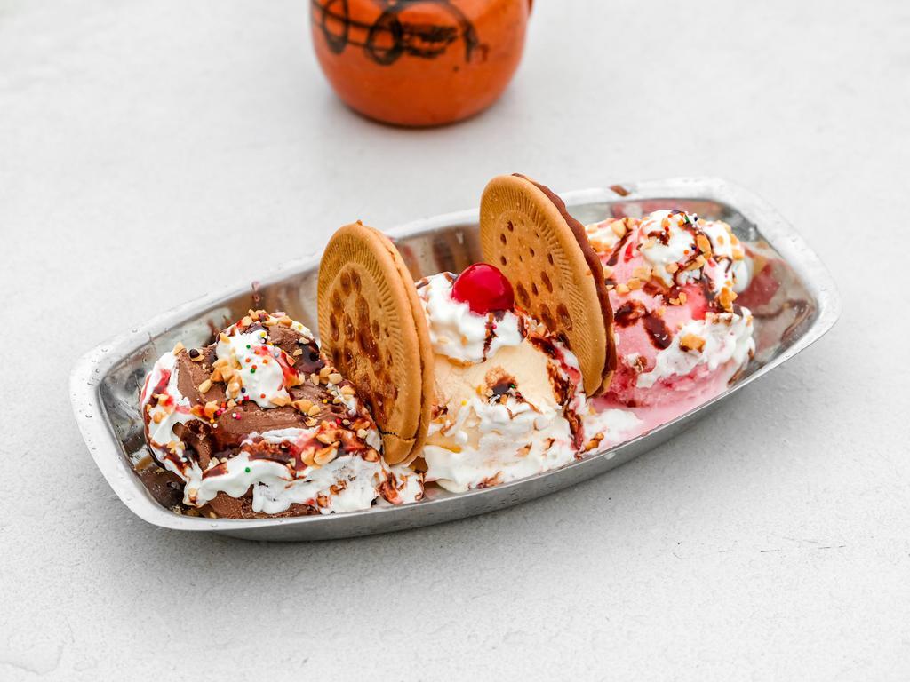 3 Marias Ice Cream · 2 Marias cookies served with 3 ice cream scoops and topped with whip cream, strawberry, chocolate and crushed peanuts.