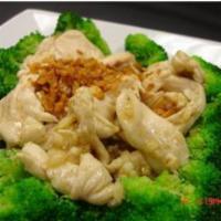 29. Pad Ka Tiem Lunch · Sauteed with garlic sauce and served with steamed broccoli.