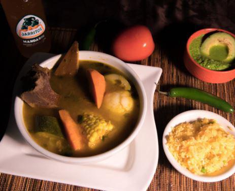 Chicken Soup · Sopa de pollo.
Chicken thighs with vegetables and a side of rice. Muslos de pollo con vegetables, arroz y 3 tortillas de maiz.