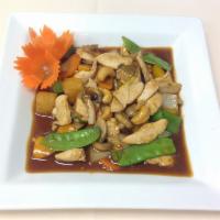 32. Cashew · Choice of meat stir fried with peapods, cashew nuts, carrots, mushrooms, scallions, bell pep...