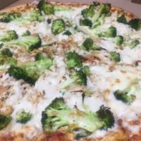 Vegetarian Pizza · Vegetariana. Pizza sauce, mozzarella, green and red bell pepper, broccoli, tomato, onion, gr...