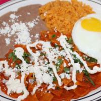 Chilaquiles Rojos con Huevo · Chilaquiles red sauce with eggs.