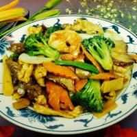 S12. Triple Delight · Shrimp, beef, chicken combined with mixed vegetables in brown sauce.