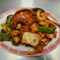 S13. Happy Family · Lobster meat, shrimp, chicken, beef, roast pork with assorted vegetables.