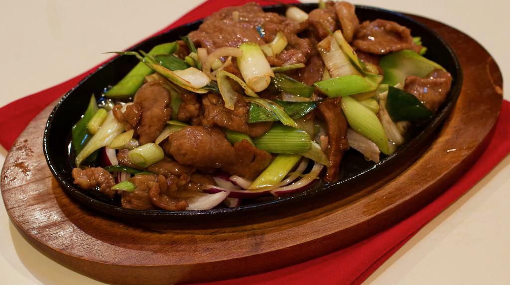 Sizzling Lamb Fillet with Scallion 京葱爆羊片 · 